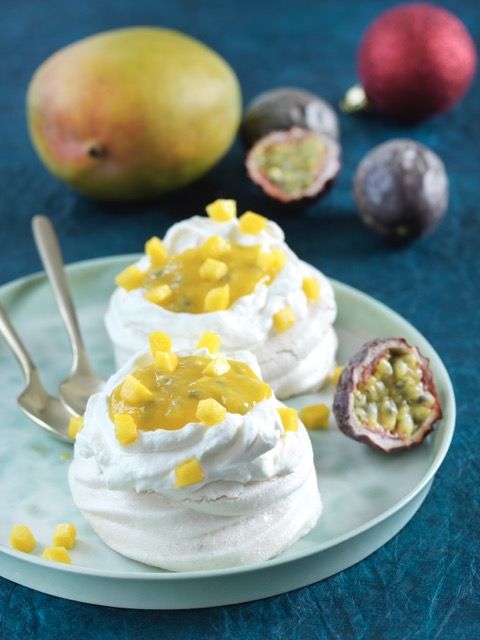 Mini-pavlovas individuelles aux fruits exotiques Mini-pavlovas individuelles aux fruits exotiques