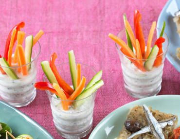 Verrines de légumes bâtons au tzatziki Verrines de légumes bâtons au tzatziki
