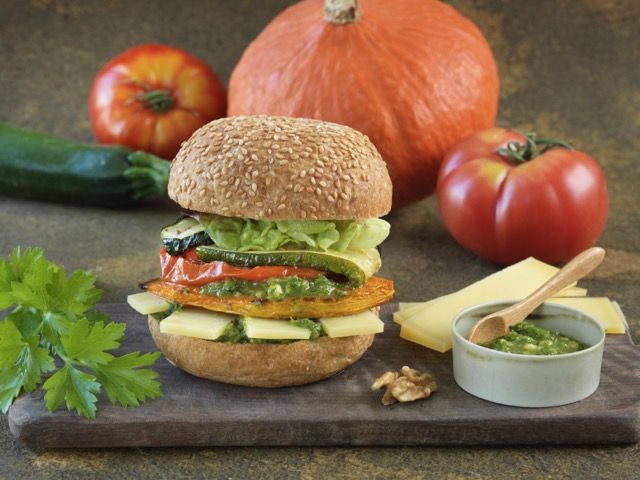 Burger aux légumes grillés et au comté mûr AOP Burger aux légumes grillés et au comté mûr AOP