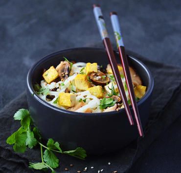 Nouilles de riz et tofu mariné citron confit et gingembre Nouilles de riz et tofu mariné citron confit et gingembre
